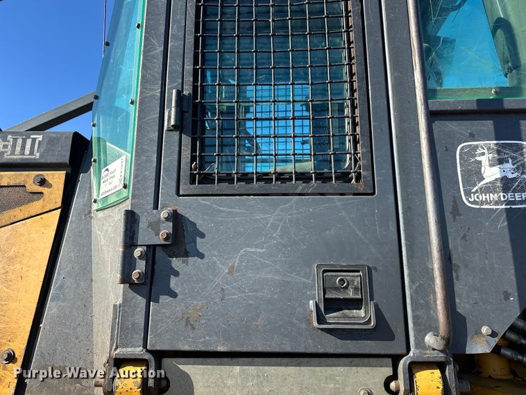 image for item FK1637 2001 John Deere 648GIII skidder