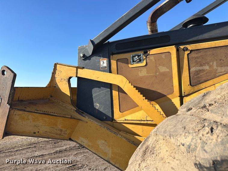 image for item FK1637 2001 John Deere 648GIII skidder