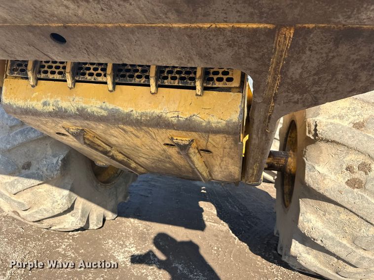 image for item FK1637 2001 John Deere 648GIII skidder