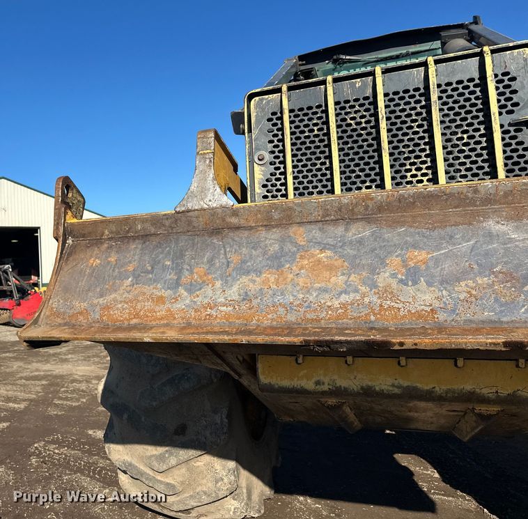 image for item FK1637 2001 John Deere 648GIII skidder