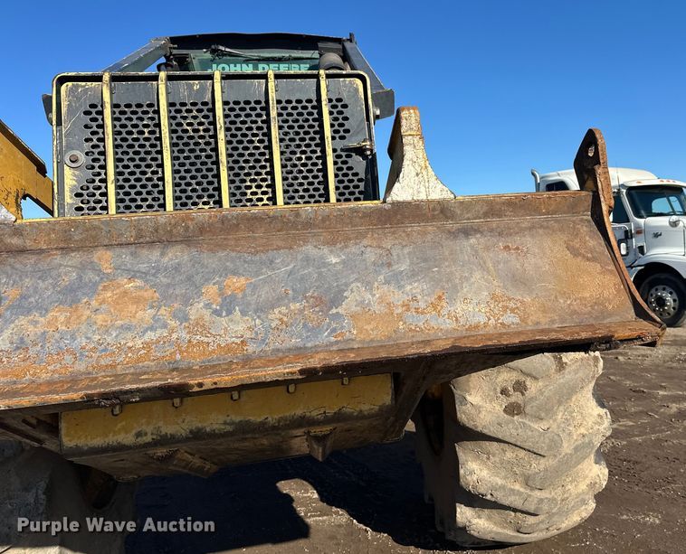 image for item FK1637 2001 John Deere 648GIII skidder