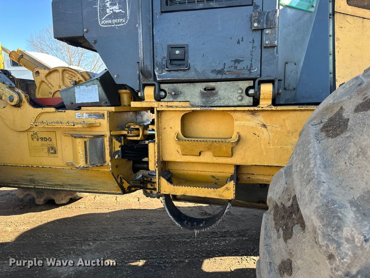 image for item FK1637 2001 John Deere 648GIII skidder