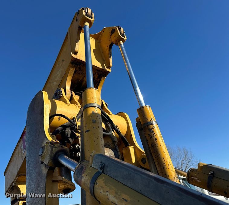 image for item FK1637 2001 John Deere 648GIII skidder