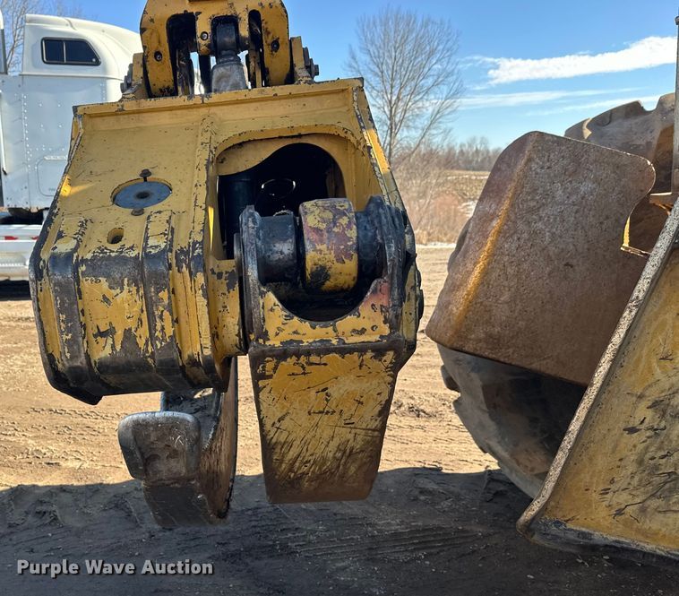 image for item FK1637 2001 John Deere 648GIII skidder