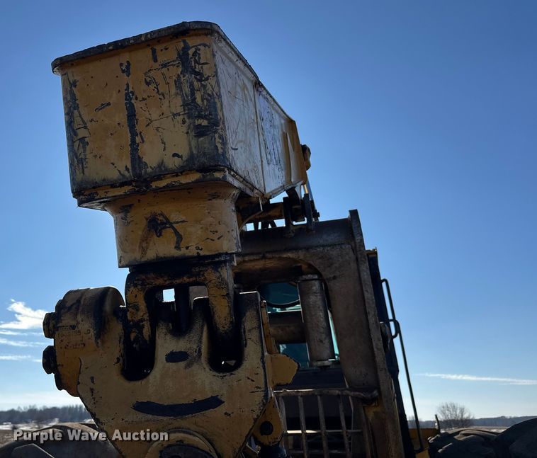 image for item FK1637 2001 John Deere 648GIII skidder