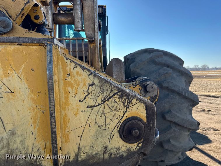 image for item FK1637 2001 John Deere 648GIII skidder