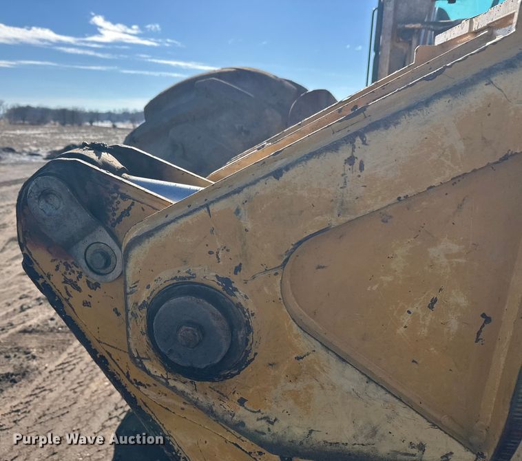 image for item FK1637 2001 John Deere 648GIII skidder