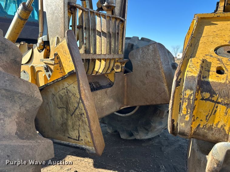 image for item FK1637 2001 John Deere 648GIII skidder