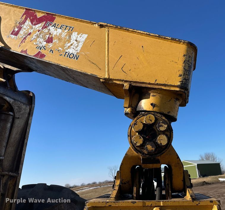 image for item FK1637 2001 John Deere 648GIII skidder