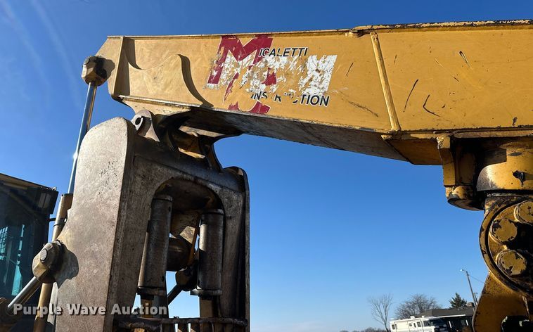 image for item FK1637 2001 John Deere 648GIII skidder