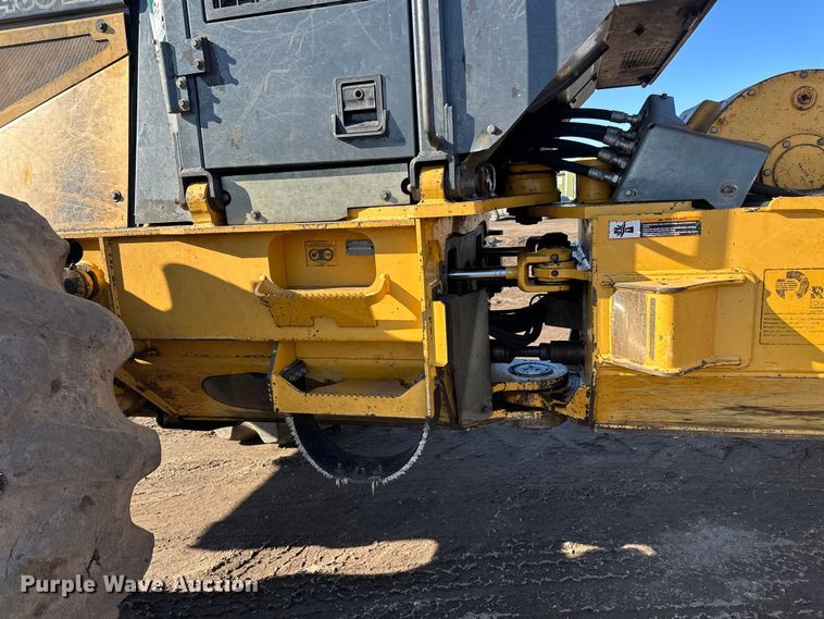 image for item FK1637 2001 John Deere 648GIII skidder