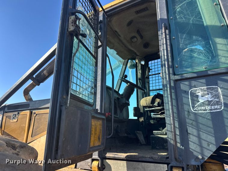 image for item FK1637 2001 John Deere 648GIII skidder