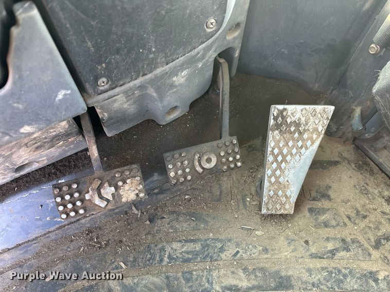 image for item FK1637 2001 John Deere 648GIII skidder