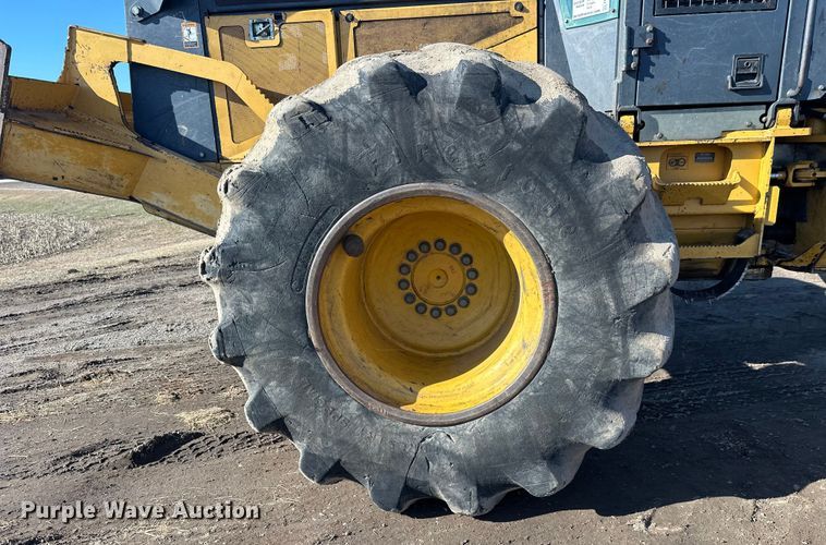 image for item FK1637 2001 John Deere 648GIII skidder