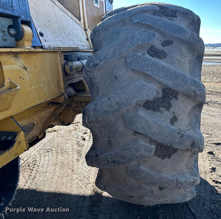 image for item FK1637 2001 John Deere 648GIII skidder