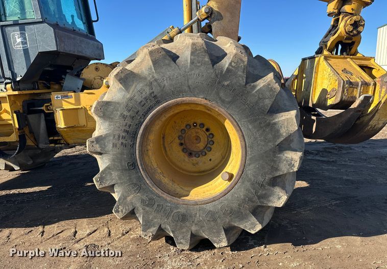 image for item FK1637 2001 John Deere 648GIII skidder