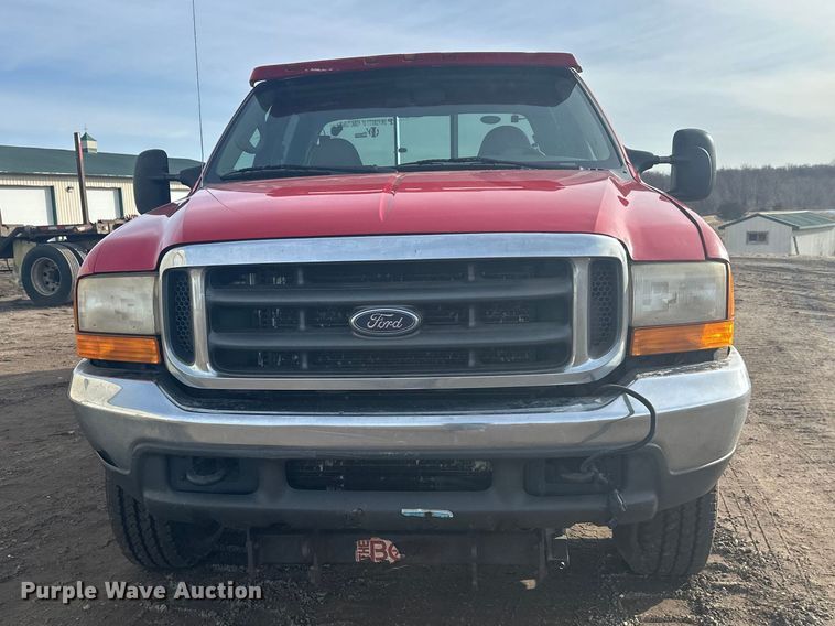 image for item FK1673 2000 Ford F350 Super Duty Crew Cab pickup truck