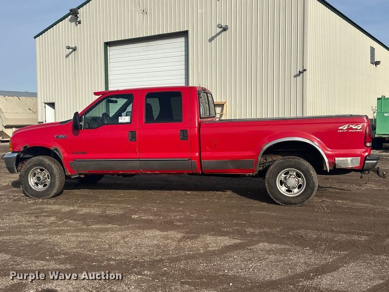 image for item FK1673 2000 Ford F350 Super Duty Crew Cab pickup truck