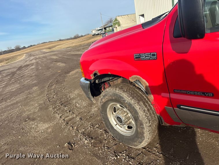 image for item FK1673 2000 Ford F350 Super Duty Crew Cab pickup truck