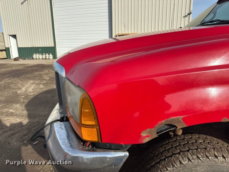 image for item FK1673 2000 Ford F350 Super Duty Crew Cab pickup truck