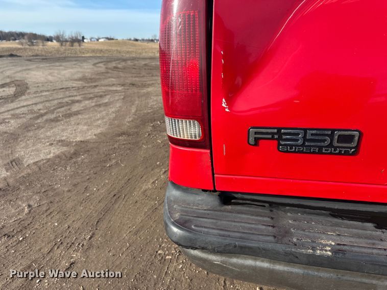 image for item FK1673 2000 Ford F350 Super Duty Crew Cab pickup truck