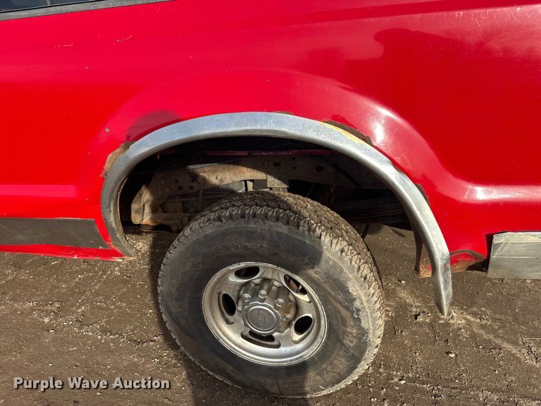 image for item FK1673 2000 Ford F350 Super Duty Crew Cab pickup truck