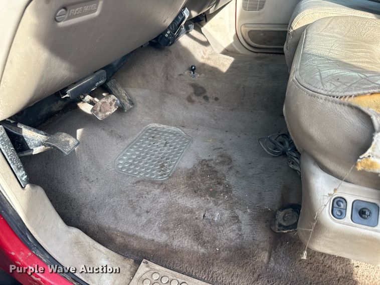 image for item FK1673 2000 Ford F350 Super Duty Crew Cab pickup truck