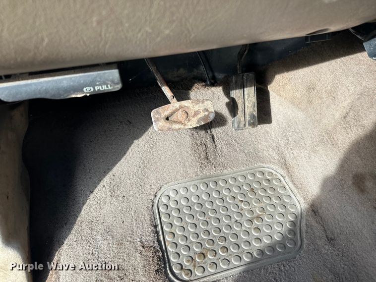 image for item FK1673 2000 Ford F350 Super Duty Crew Cab pickup truck