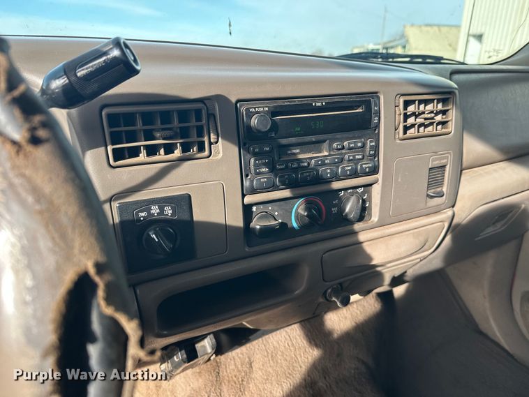 image for item FK1673 2000 Ford F350 Super Duty Crew Cab pickup truck