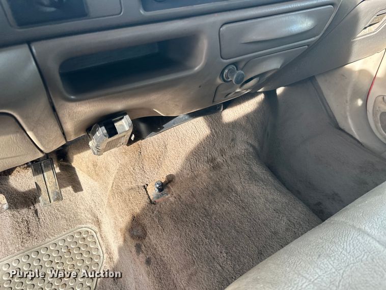 image for item FK1673 2000 Ford F350 Super Duty Crew Cab pickup truck