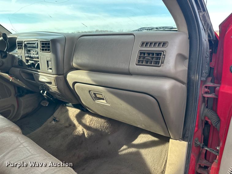 image for item FK1673 2000 Ford F350 Super Duty Crew Cab pickup truck