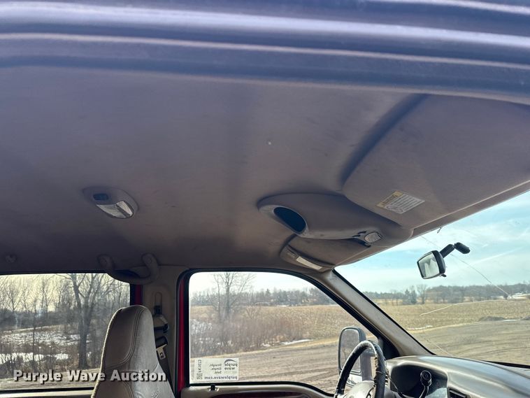 image for item FK1673 2000 Ford F350 Super Duty Crew Cab pickup truck