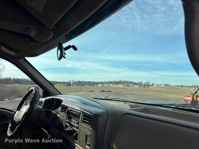 image for item FK1673 2000 Ford F350 Super Duty Crew Cab pickup truck