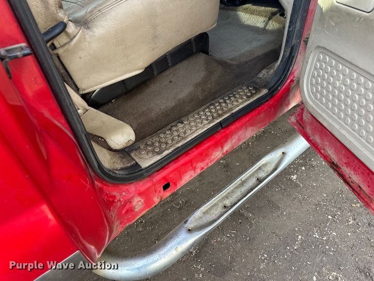 image for item FK1673 2000 Ford F350 Super Duty Crew Cab pickup truck