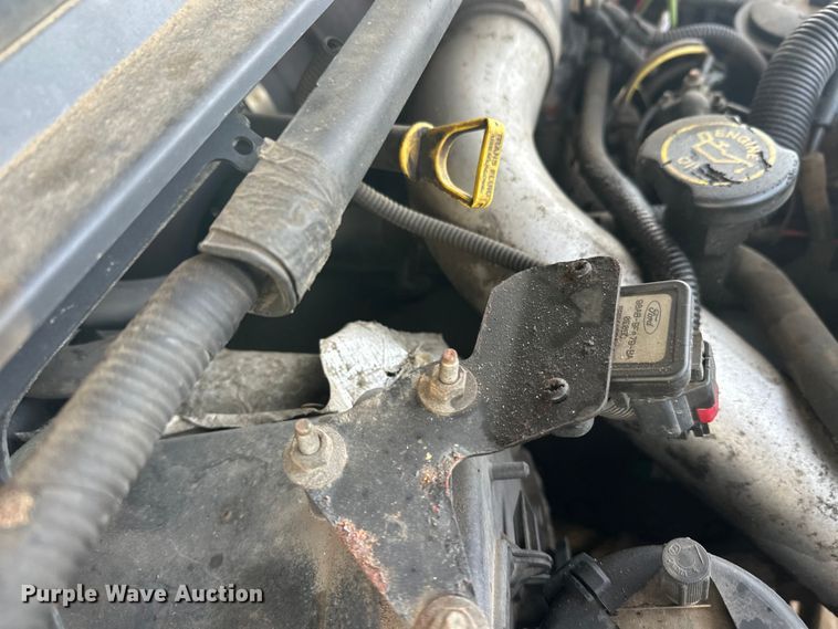 image for item FK1673 2000 Ford F350 Super Duty Crew Cab pickup truck