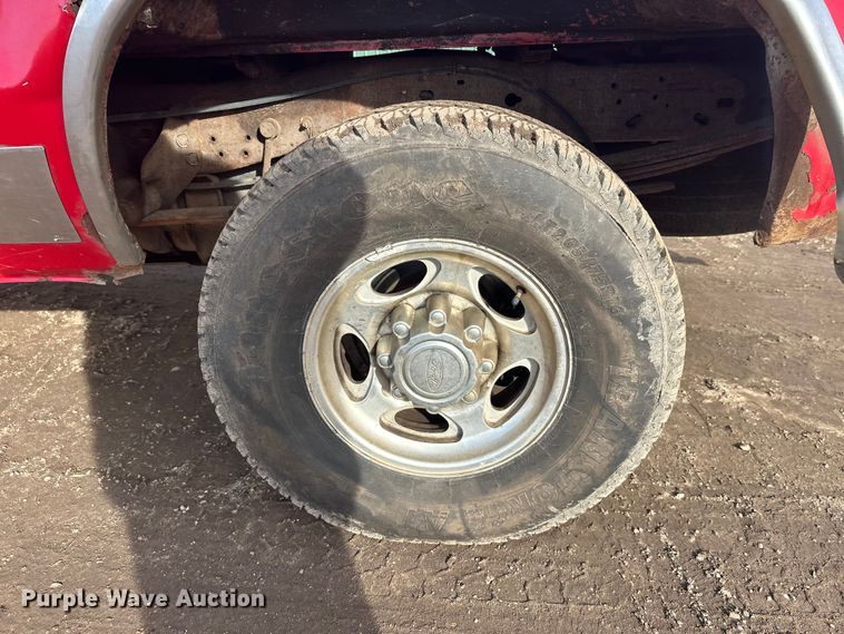 image for item FK1673 2000 Ford F350 Super Duty Crew Cab pickup truck