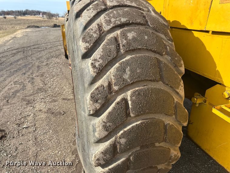 image for item FK1674 1988 Komatsu WA450-1 wheel loader