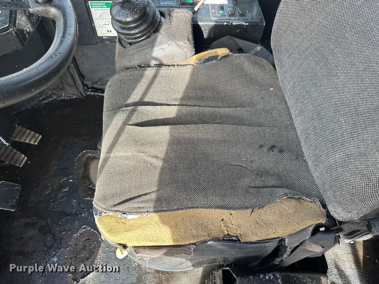 image for item FK1698 2001 Hydro-Ax 721E mulcher