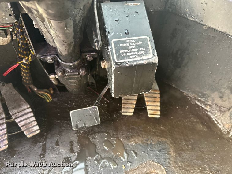 image for item FK1698 2001 Hydro-Ax 721E mulcher