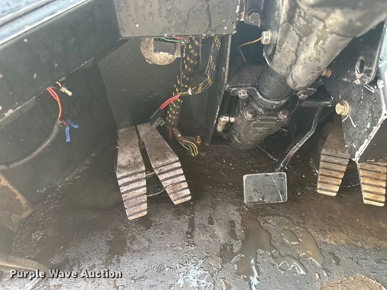 image for item FK1698 2001 Hydro-Ax 721E mulcher