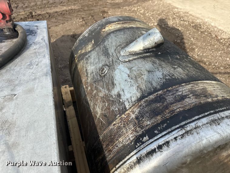 image for item FK1726 (2) fuel tanks