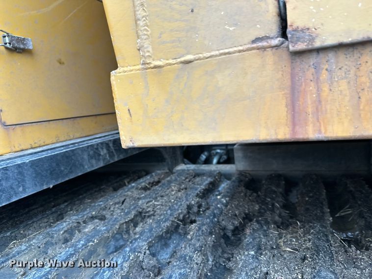 image for item FK1765 2016 Morooka MST-1500VD track carrier