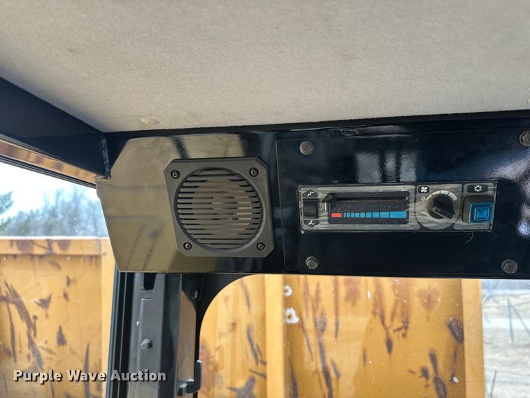 image for item FK1765 2016 Morooka MST-1500VD track carrier