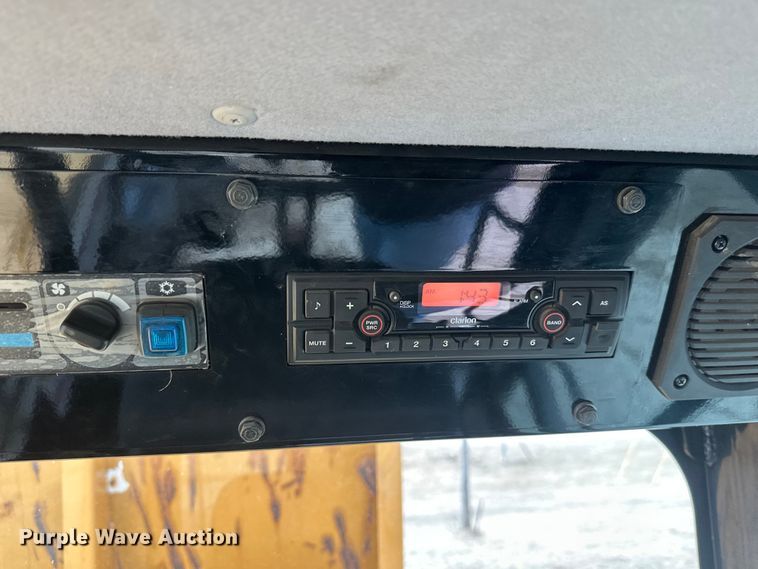 image for item FK1765 2016 Morooka MST-1500VD track carrier