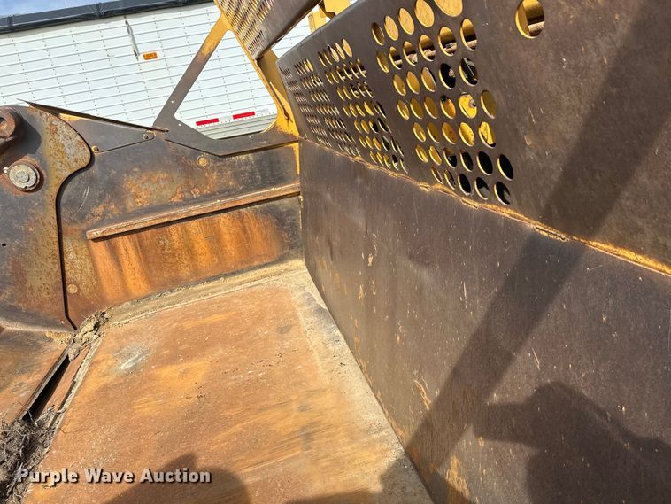 image for item FK1776 2009 John Deere 2112E scraper