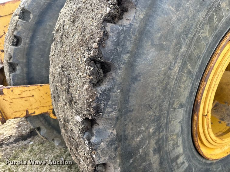 image for item FK1776 2009 John Deere 2112E scraper