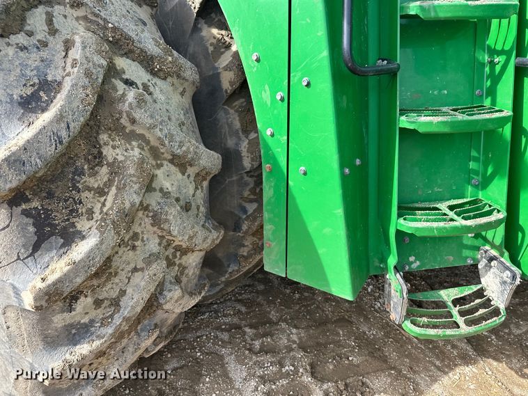 image for item FK1777 2015 John Deere 9570R Scraper Special 4WD tractor