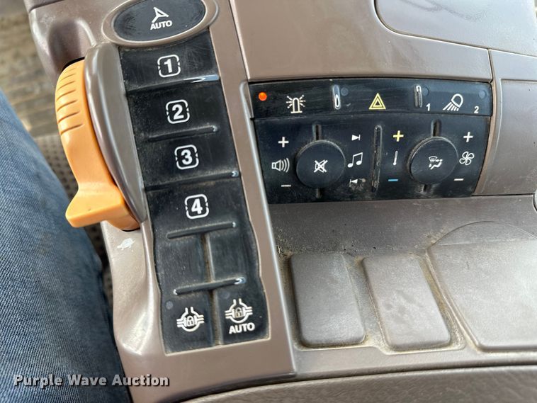 image for item FK1777 2015 John Deere 9570R Scraper Special 4WD tractor