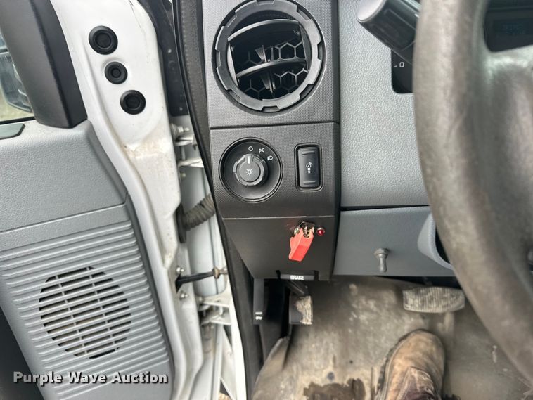 image for item FK1780 2014 Ford F450 Super Duty Crew Cab flatbed truck