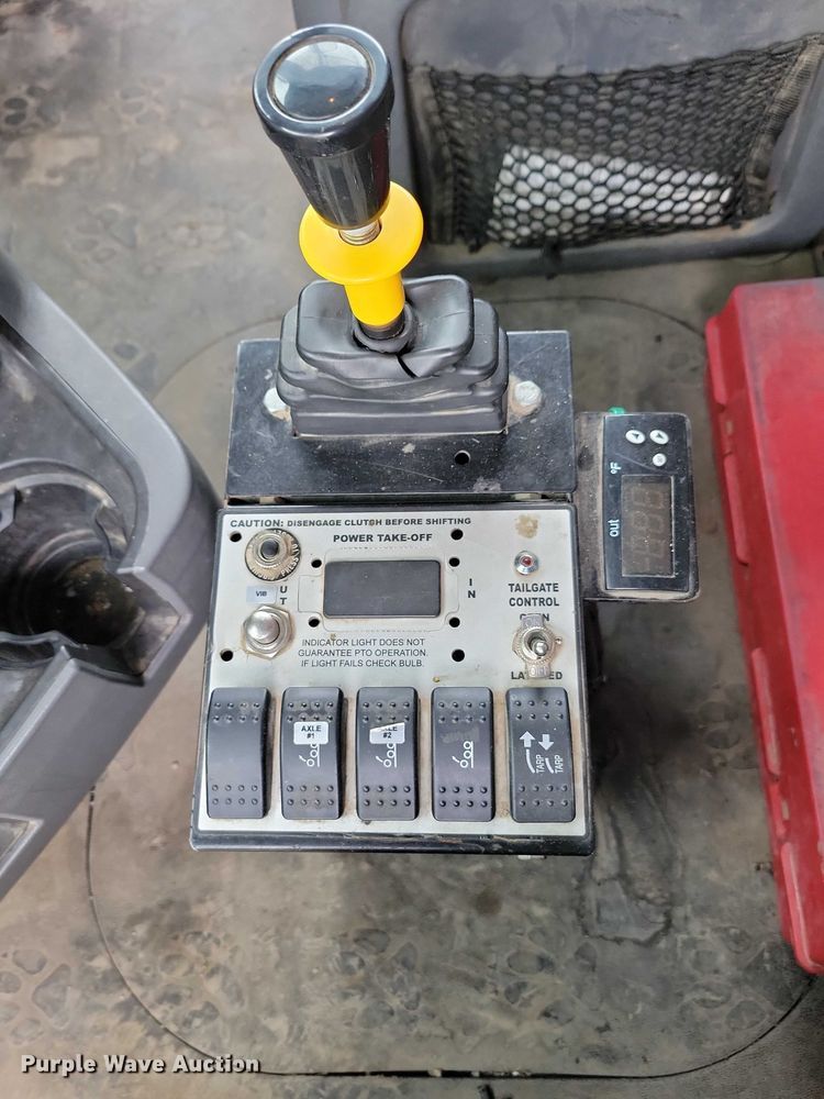 image for item NK9851 2017 Mack Granite GU713 dump truck